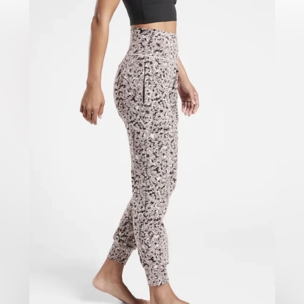 New Athleta salutation jogger XXS petite - Picture 2 of 9